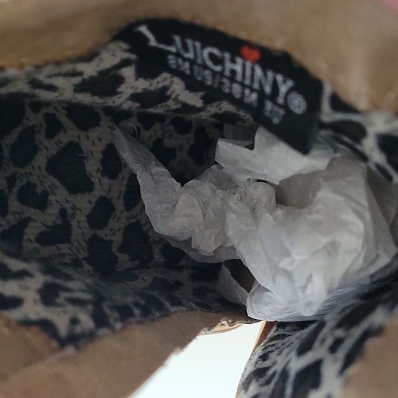 NWOT - LUICHINY w/so much detail Bootie - Picture 10 of 11